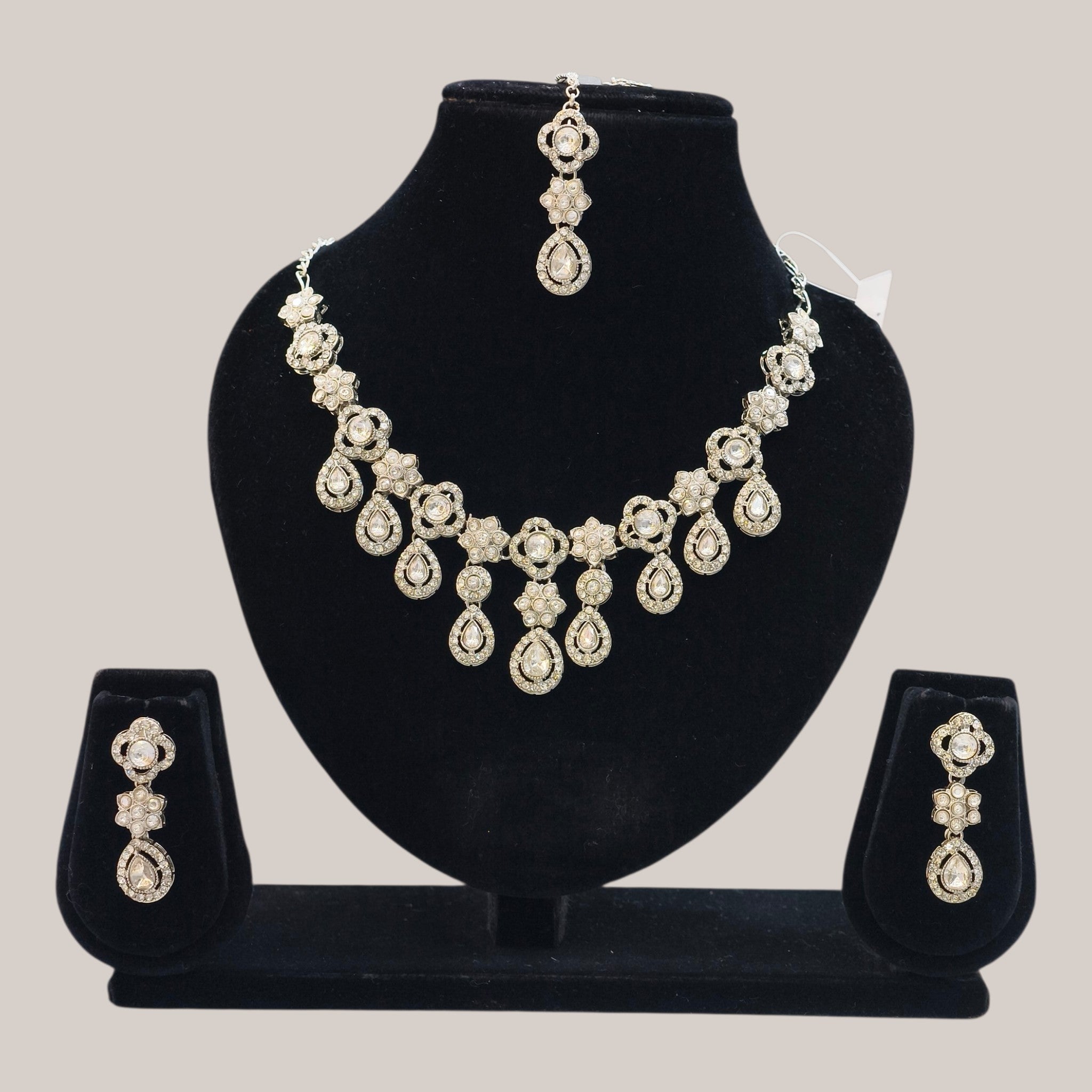 Make every occassion special with sparkling timeless jewellery collection